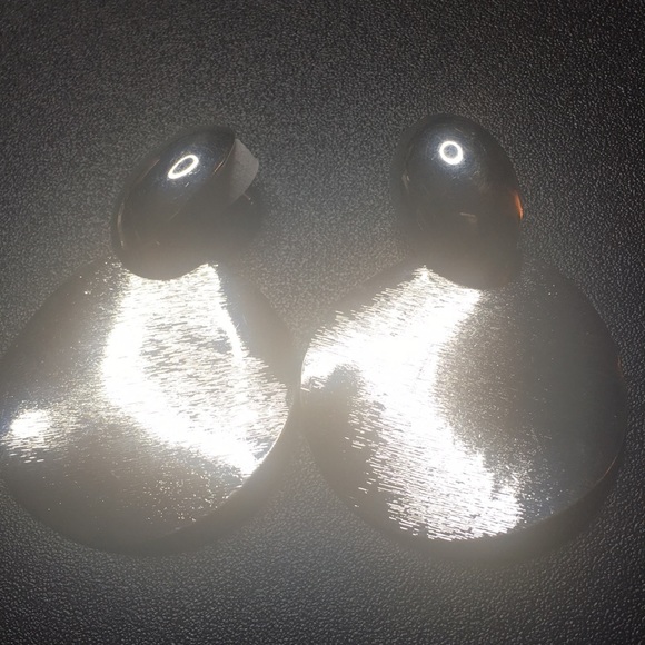 Silver Tone or Gold Tone Round Earrings - Picture 2 of 6